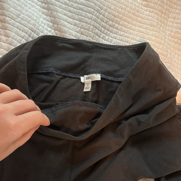 Flattering bootleg BP leggings - Picture 6 of 9